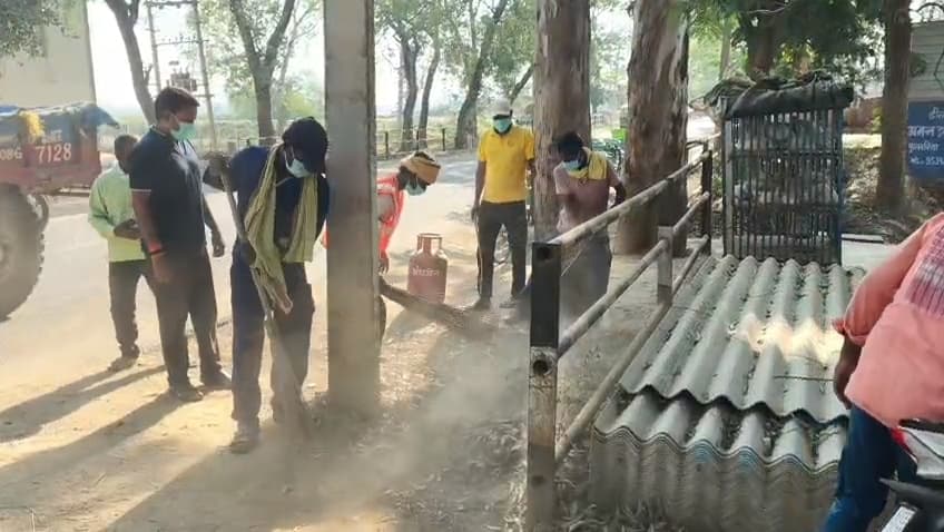 स्वच्छता को लेकर मुखिया ने चलाया जागरूकता अभियान