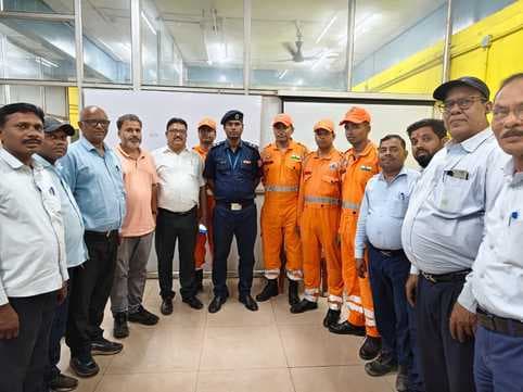 एनडीआरएफ ने कर्मियों को आपदा प्रबंधन एवं प्राथमिक उपचार की दी जानकारी