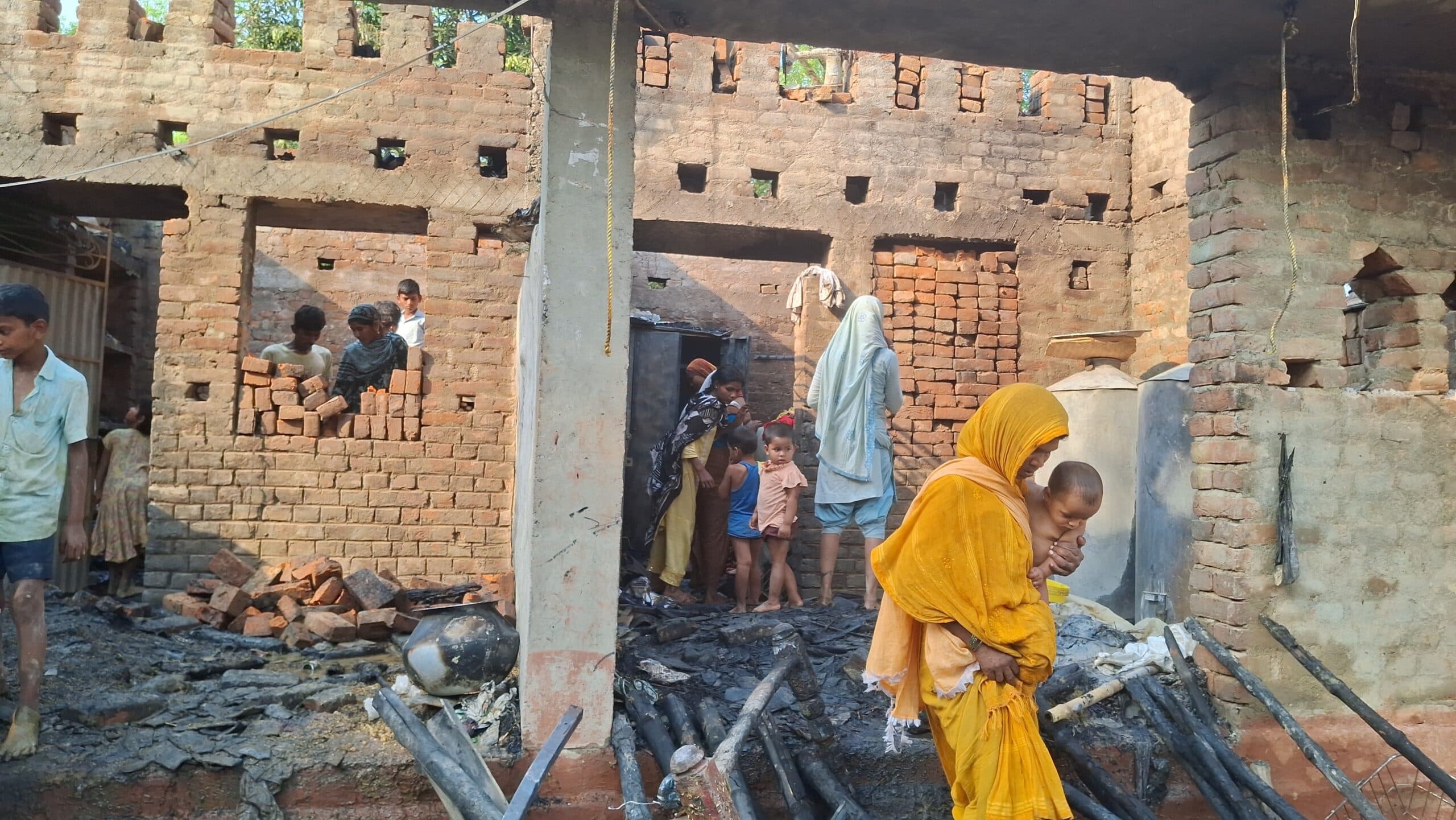 Bhagalpur news तीन घरों में लगी आग, नकदी सहित लाखों की संपत्ति राख