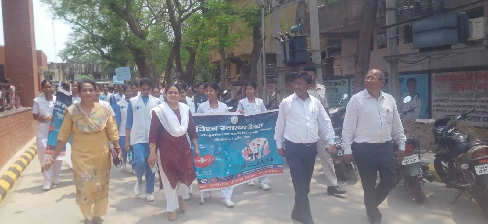 Chaibasa News : स्वस्थ शरीर ही सबसे बड़ी दौलत योग से जीवन होगा खुशहाल : डॉ मांझी