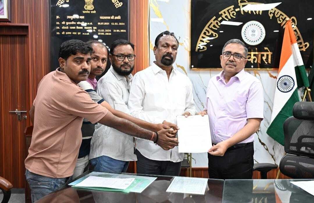 Bokaro News : वेदांता इलेक्ट्रो स्टील के खिलाफ विधायक ने डीसी को सौंपा ज्ञापन