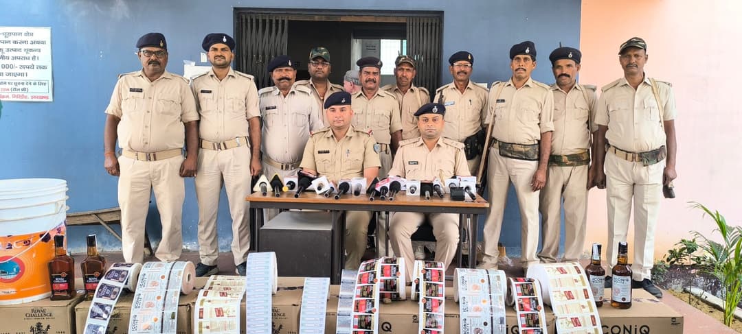 Fake foreign liquor factory was operating in a paddy warehouse