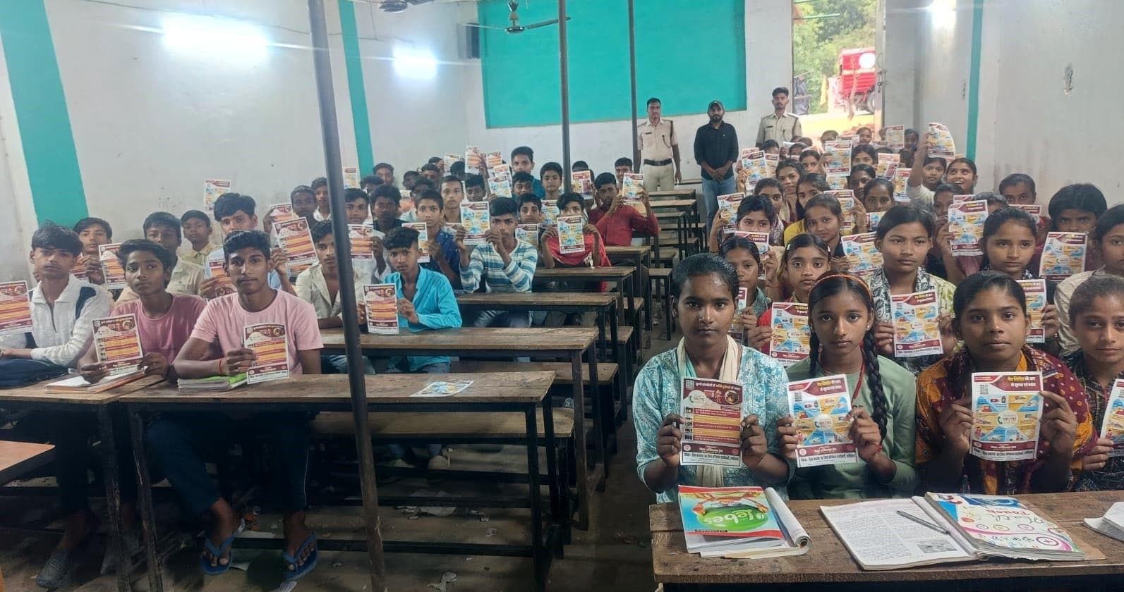 मॉक ड्रिल के माध्यम से बच्चों को दिया अग्नि सुरक्षा का संदेश