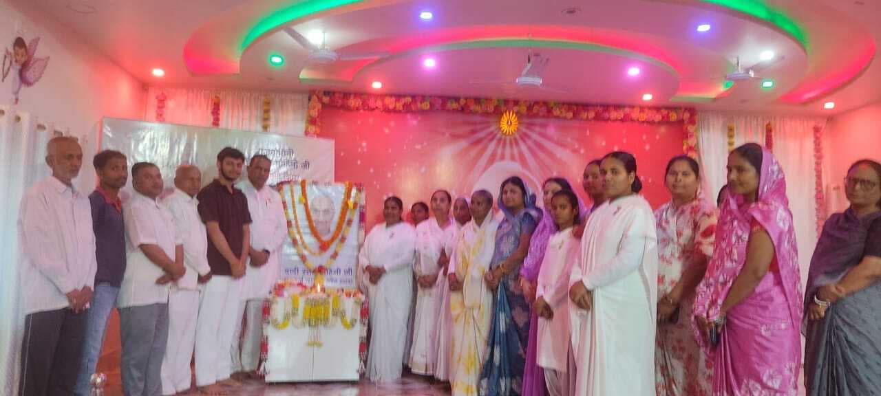 दादी रतन मोहिनी जी को दी श्रद्धांजलि