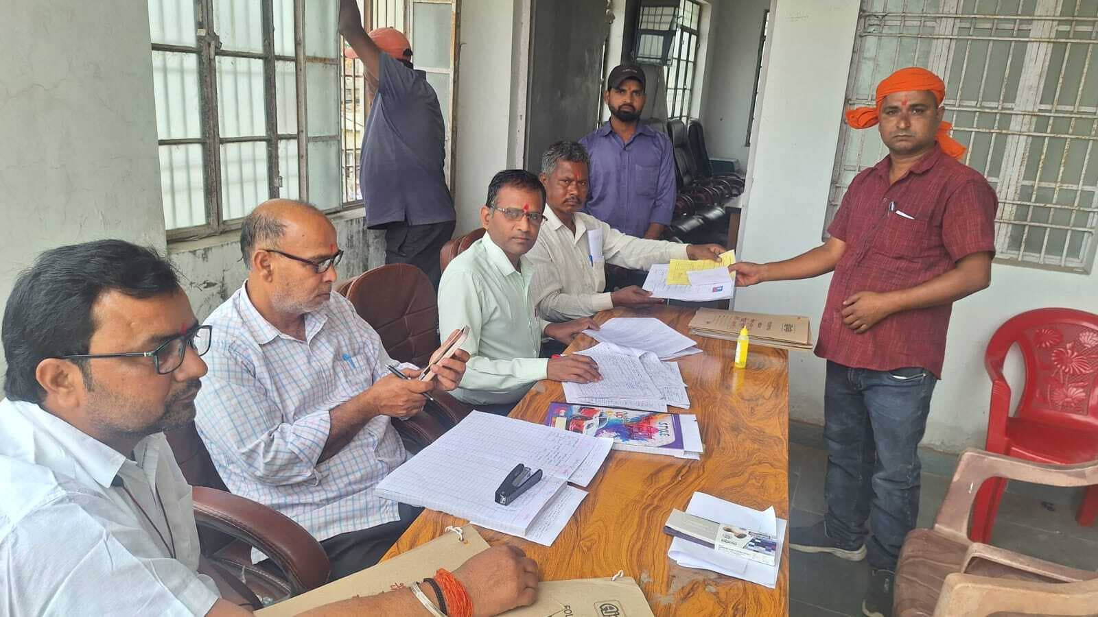 15 अभ्यर्थियों ने किया नामांकन