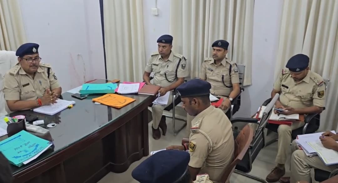 नियमित गश्ती करें व संदिग्ध गतिविधि पर रखें नजर