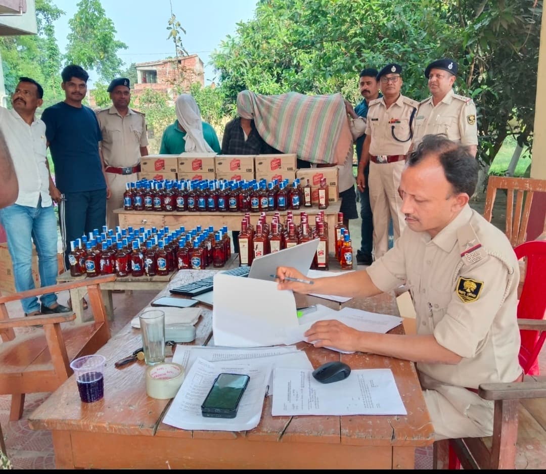 झौआरी में 205 लीटर विदेशी शराब के साथ चार तस्कर गिरफ्तार