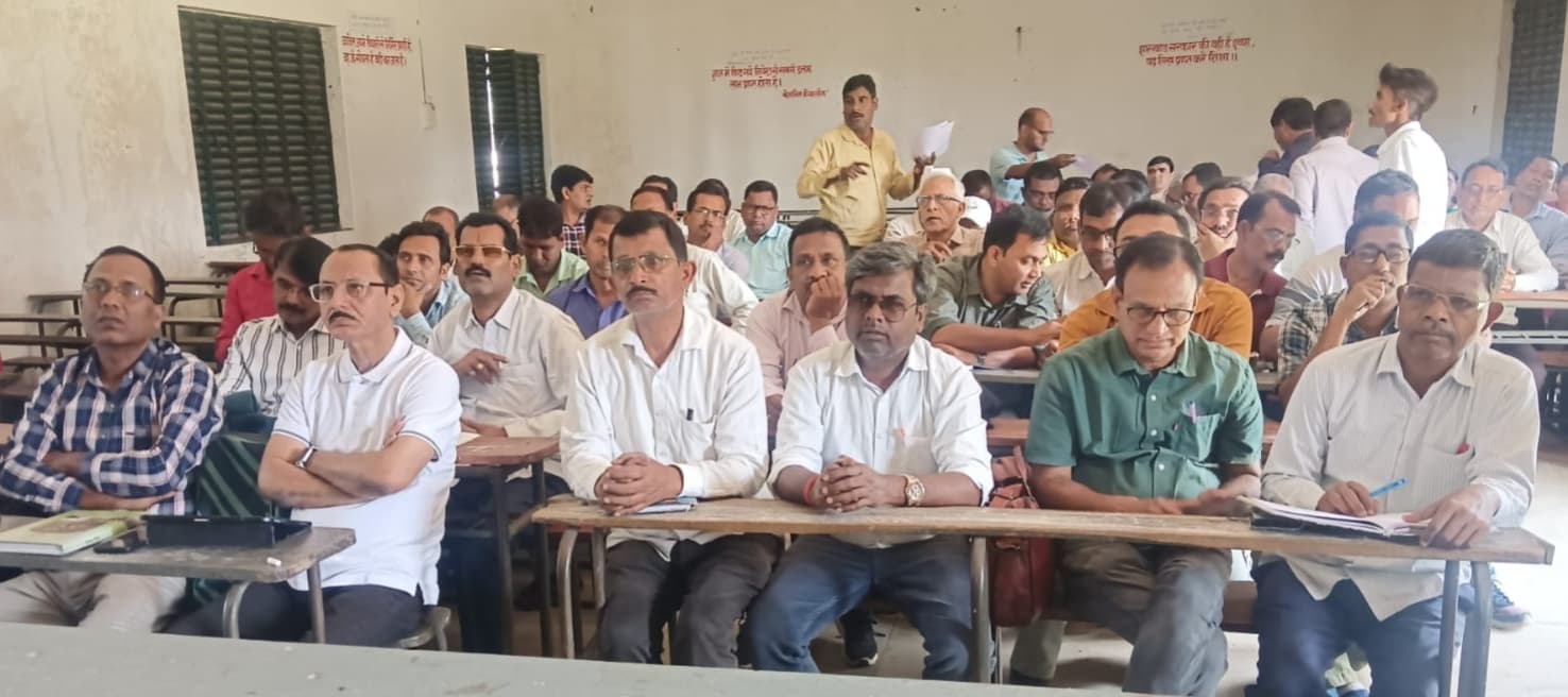 स्कूलों में बच्चों की उपस्थिति शिक्षकों की जिम्मेदारी : बीइइओ