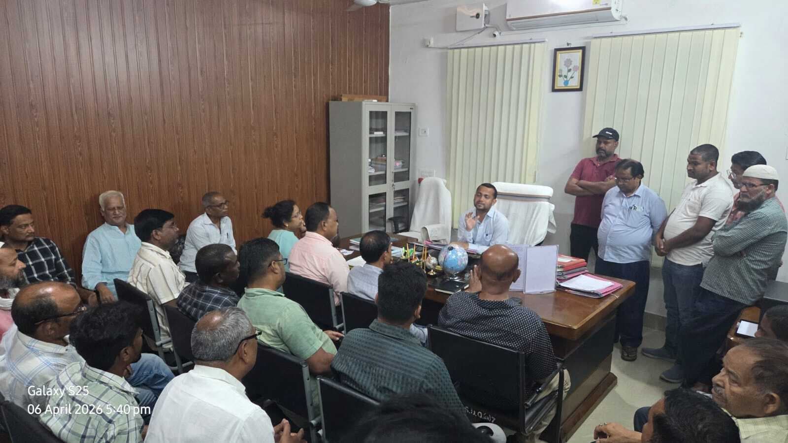 गैस एजेंसी के बाद अब पेट्रोल पंप संचालकों पर भी बढ़ी प्रशासन की सख्ती, एकल खरीद की सीमा हुई तय