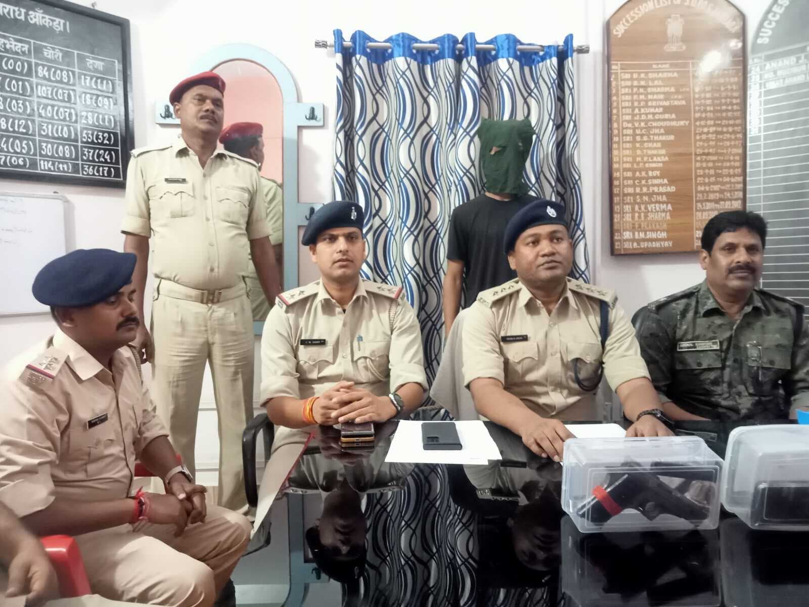 मिहिजाम पुलिस ने अपराध की फिराक में बैठे युवक को दबोचा