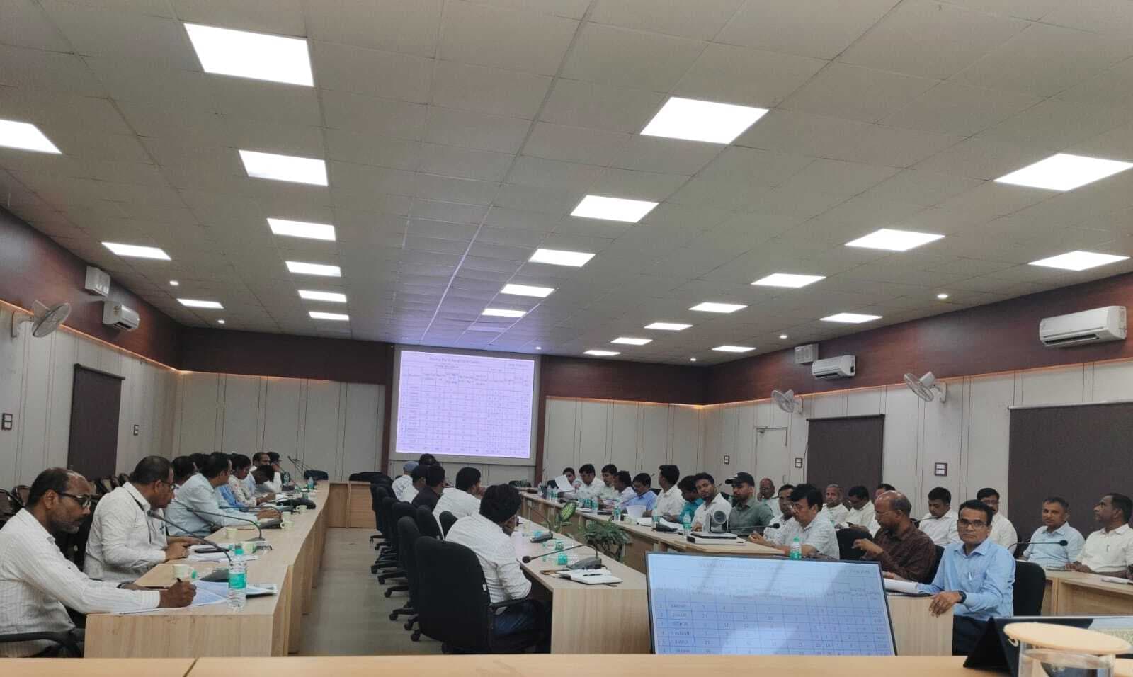 जमुई में योजनाओं की रफ्तार तेज करने का निर्देश