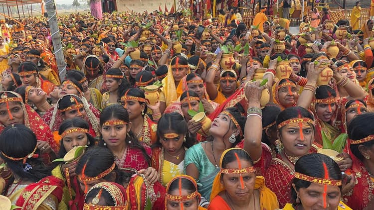 Gridih News : उदनाबाद में भव्य कलश यात्रा के साथ श्रीमद्भागवत कथा शुरू