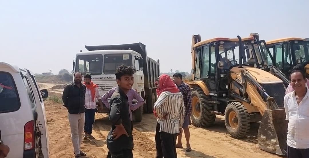 मुआवजे की मांग को लेकर किसानों ने रोका भारतमाला एक्सप्रेसवे का काम