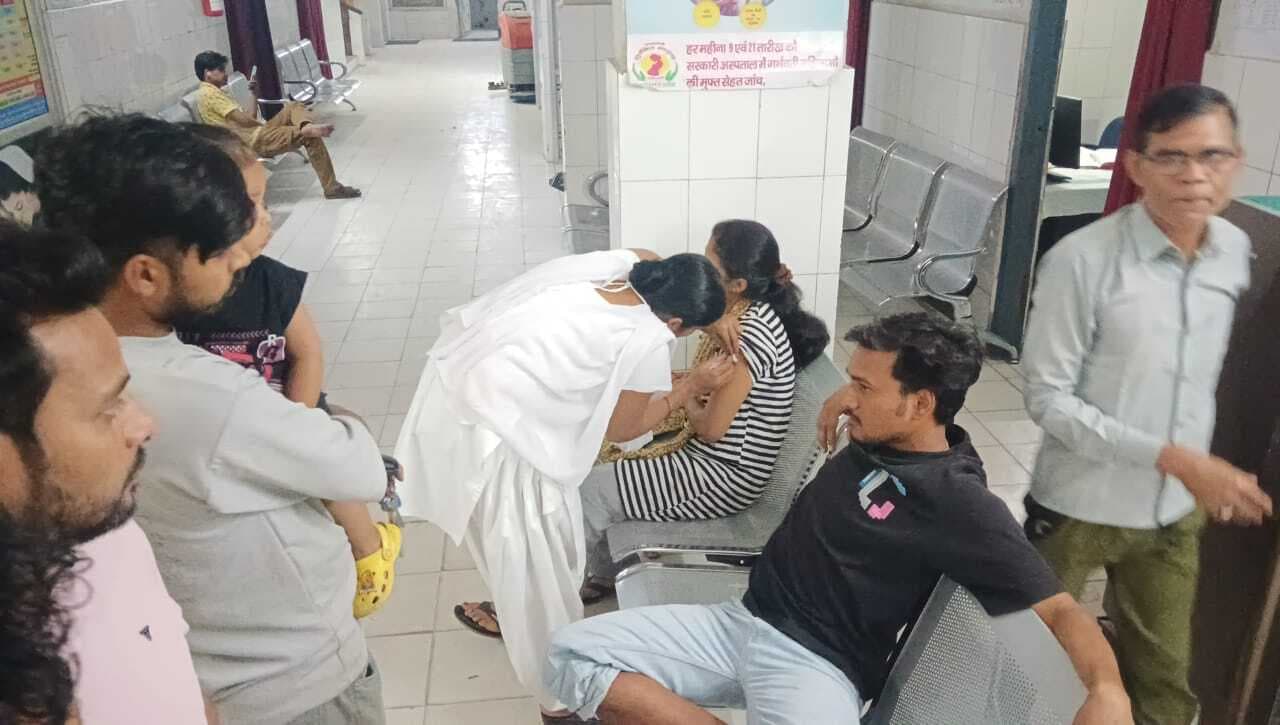 मोहनिया में पागल कुत्ते का आतंक, आधा दर्जन से अधिक लोगों को काटा