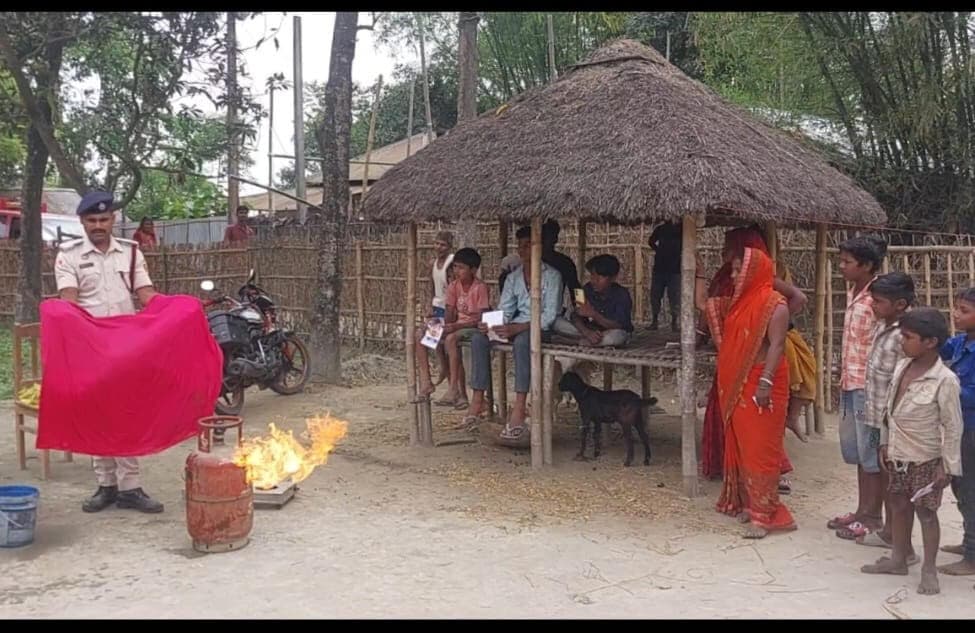 आग से बचाव की दी जानकारी