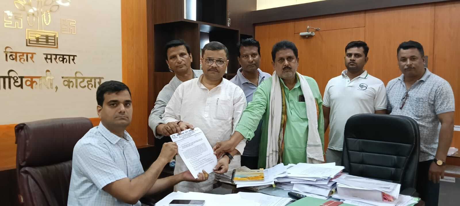 निजी विद्यालय प्रबंधन की खुली लूट की छूट पर विराम लगायें