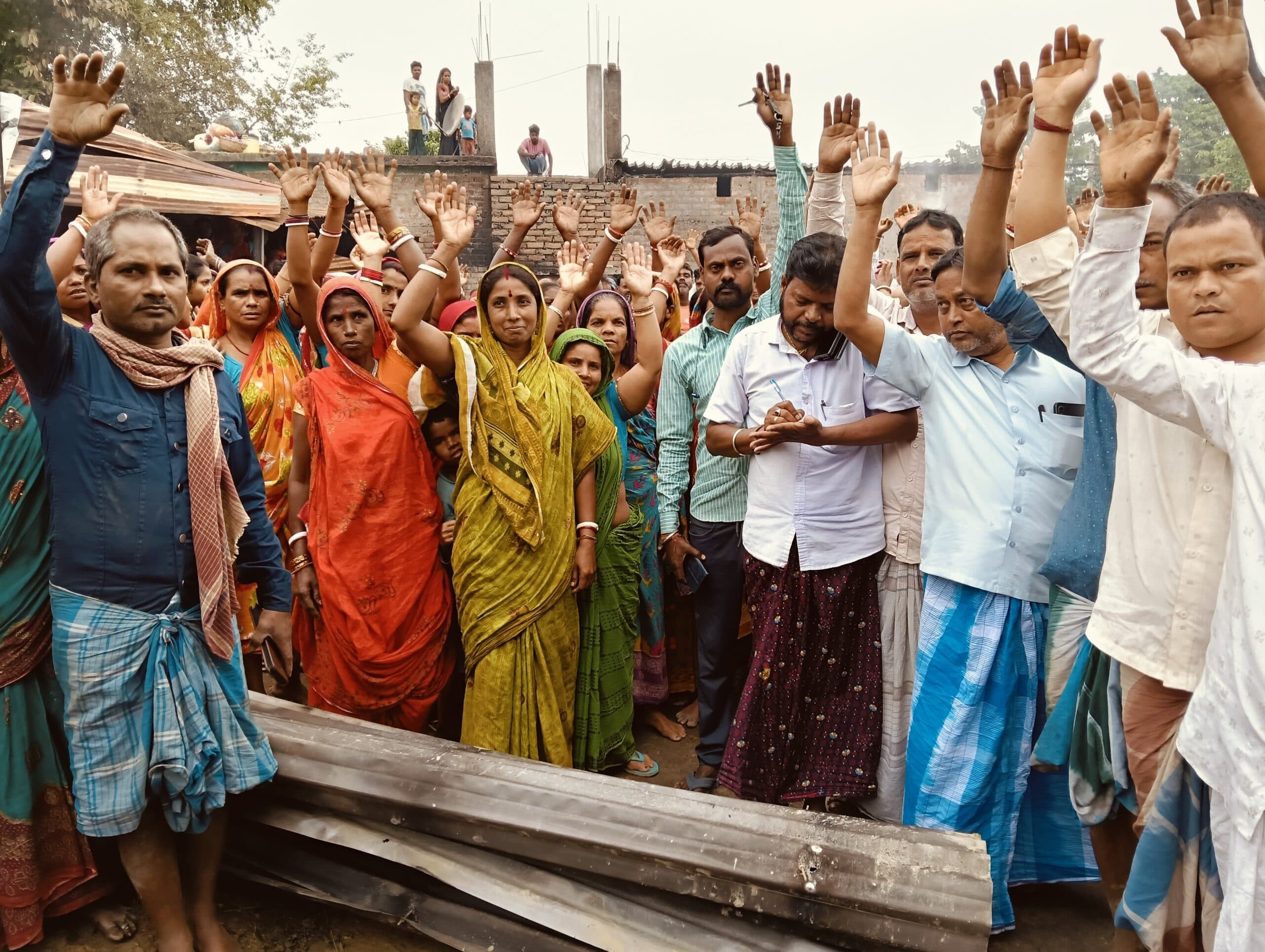 बलिया बेलौन में दमकल की मांग को लेकर प्रदर्शन