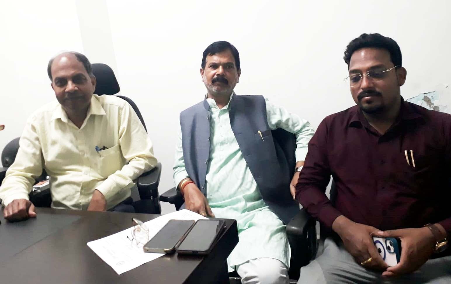 यूजी प्रथम सेमेस्टर के प्रवेश पत्र में गड़बड़ी पर परीक्षा नियंत्रक व समर्थ नोडल ऑफिसर आमने-सामने