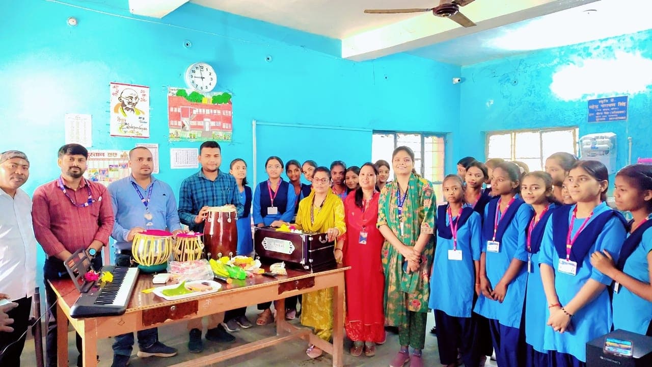 बरैल उमावि को मिले संगीत वाद्ययंत्र, छात्रों में खुशी की लहर