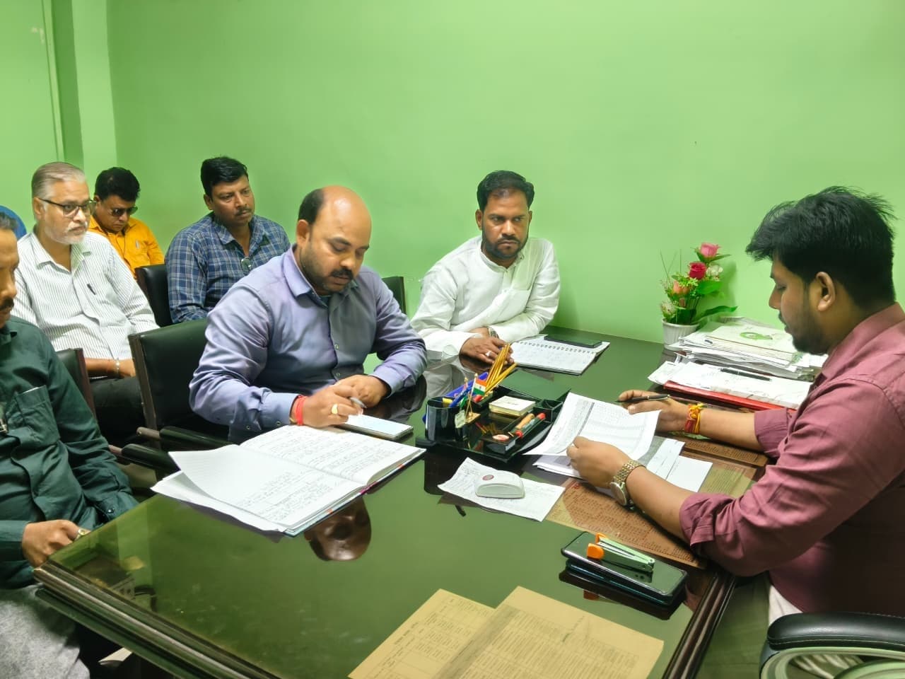 बीडीओ ने की पीएम आवास योजना की प्रगति की समीक्षा, दिये आवश्यक दिशा निर्देश