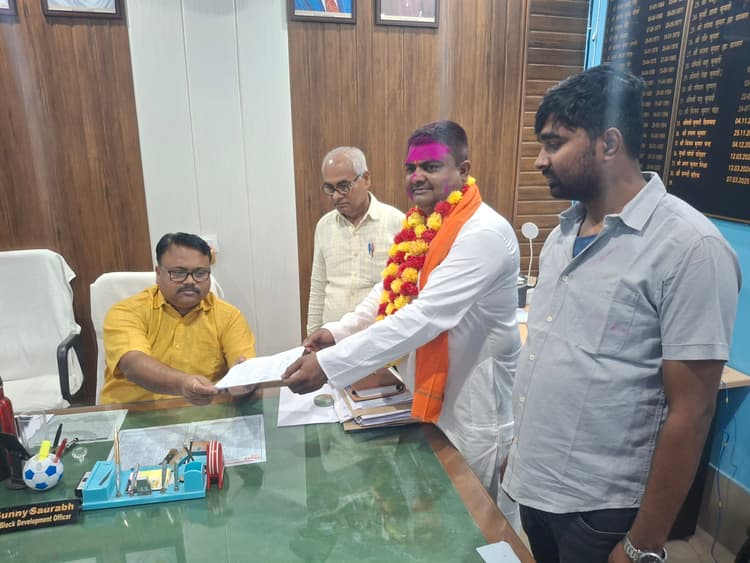 पैक्स चुनाव में अध्यक्ष के लिए कुल 13 व सदस्य के लिए 37 अभ्यर्थियों ने दाखिल किया नामांकन