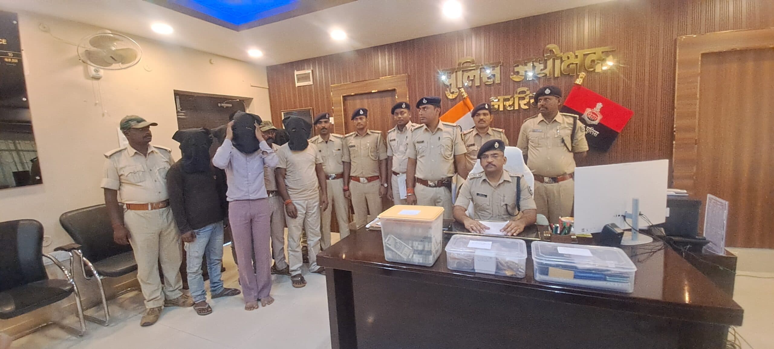 1.259 ग्राम साेने के जेवरात व साढ़े 29 लाख रुपये के साथ युवक गिरफ्तार