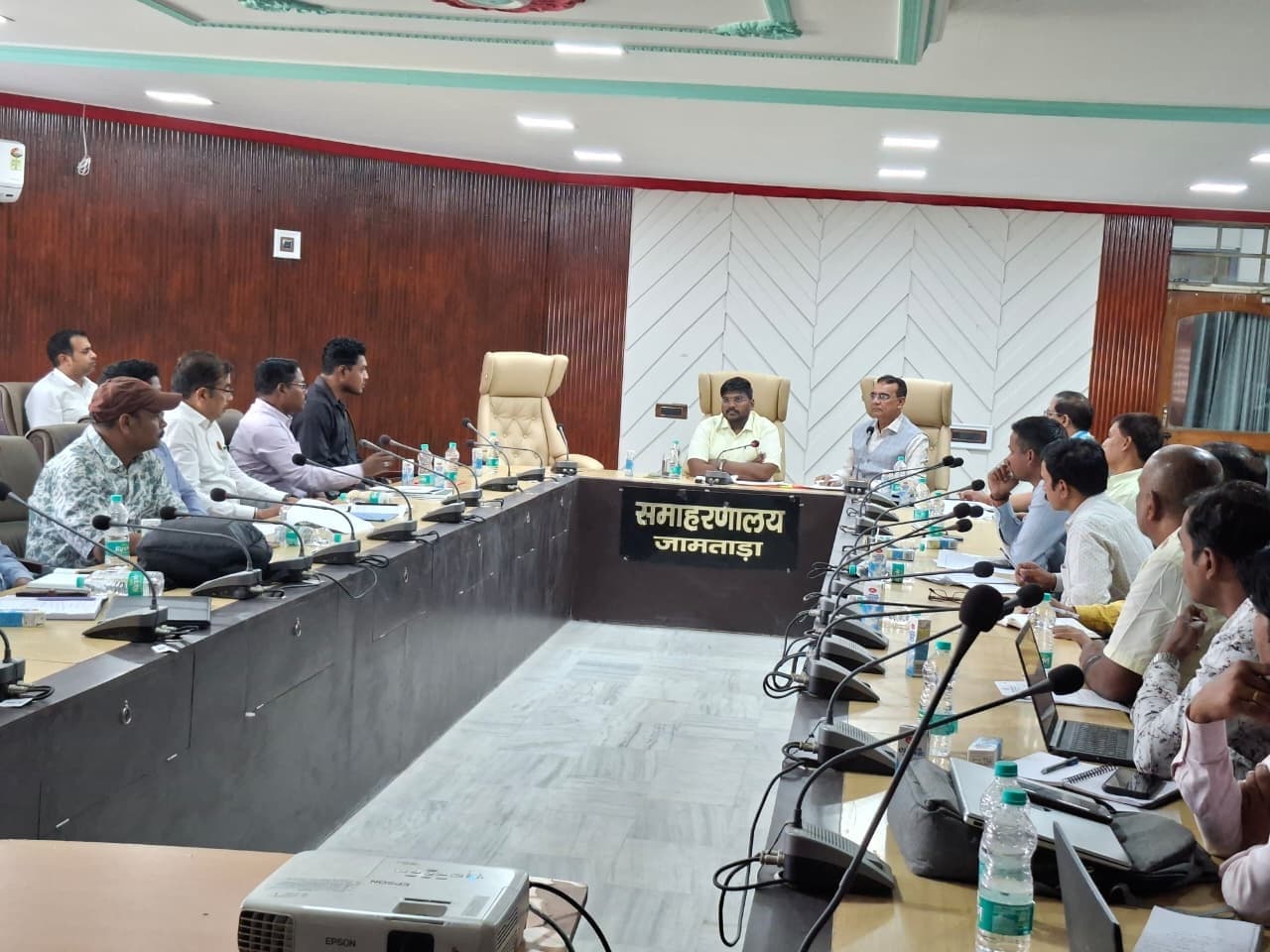 सीएचसी में सर्जन अगर सर्जरी नहीं करते हैं तो अविलंब बंद करें वेतन : डीसी