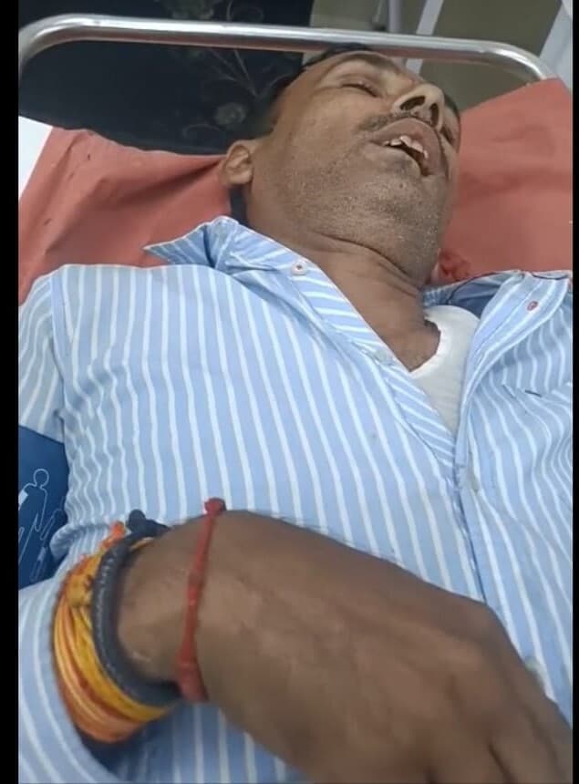 पिकअप के धक्के से बाइक सवार दो व्यक्ति जख्मी, रेफर