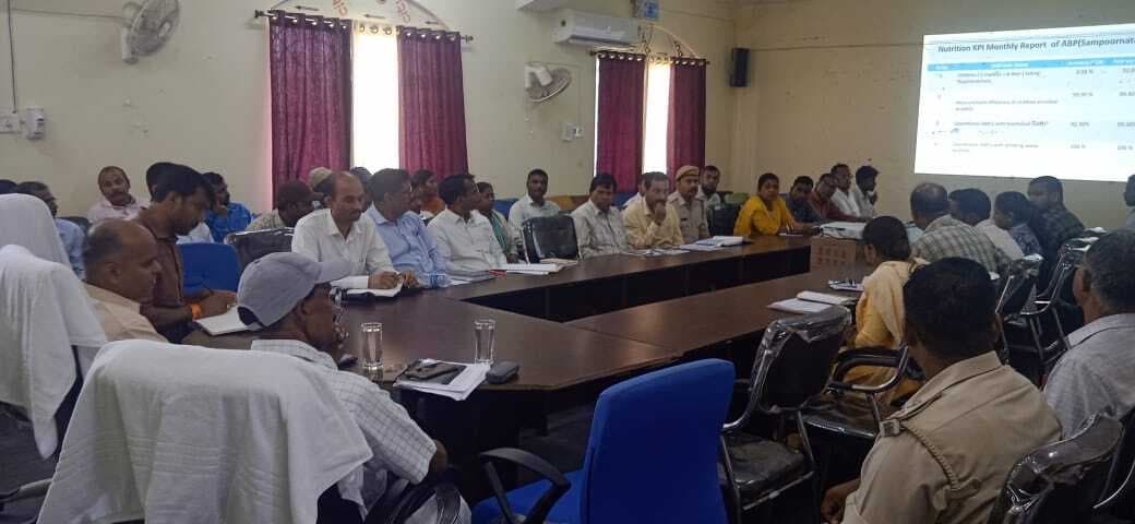 East Singhbhum News : प्रखंड के 105 आंगनबाड़ी व 101 विद्यालयों में पेयजल व शौचालय की समुचित व्यवस्था करें