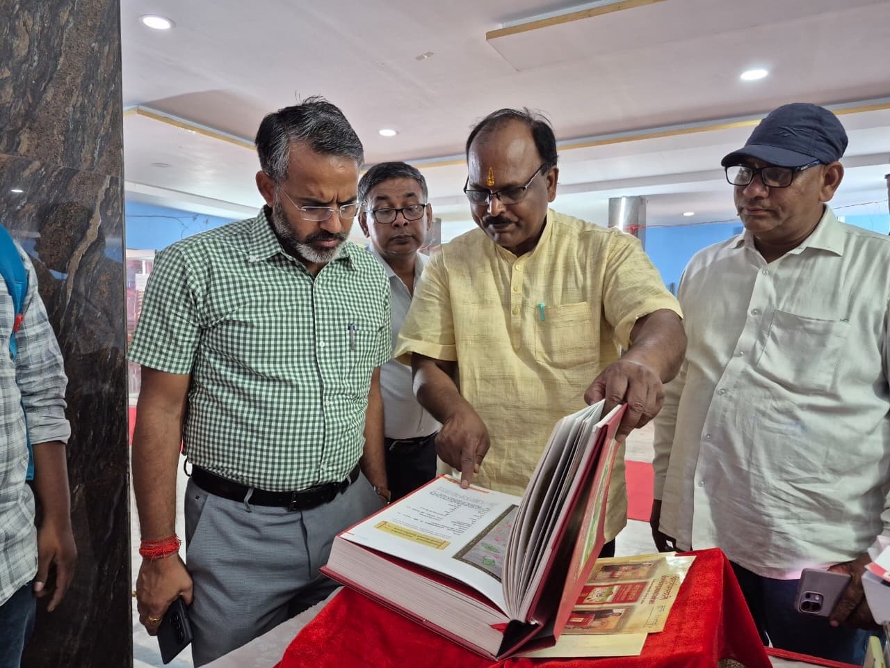 Gridih News : किताबें न ज्ञान देने के साथ जीवन को दिशा भी दिखाती है