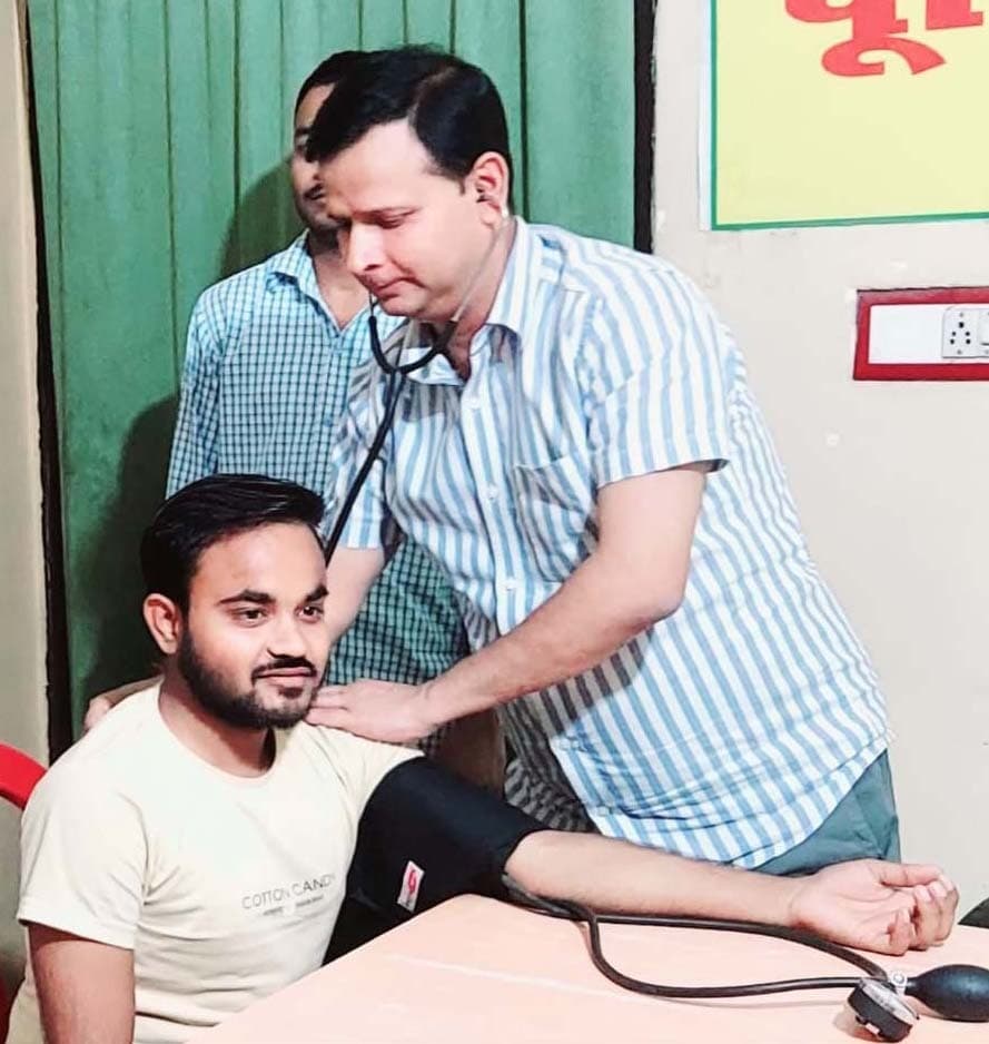 हैनीमैन जयंती पर स्वास्थ्य शिविर आयोजित