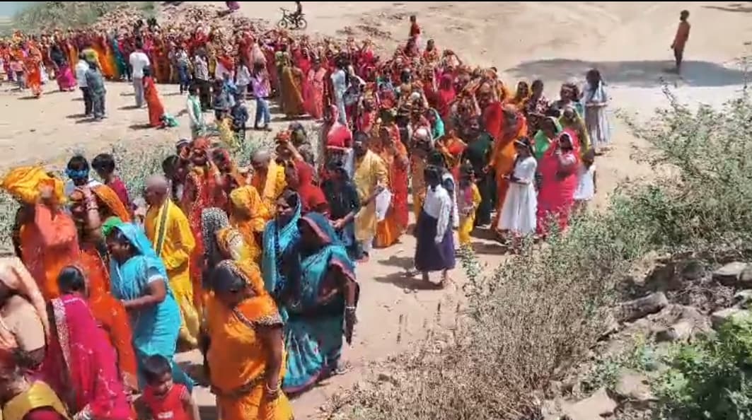 झपानी में शिवलिंग प्राण-प्रतिष्ठा को ले निकली भव्य कलश शोभायात्रा