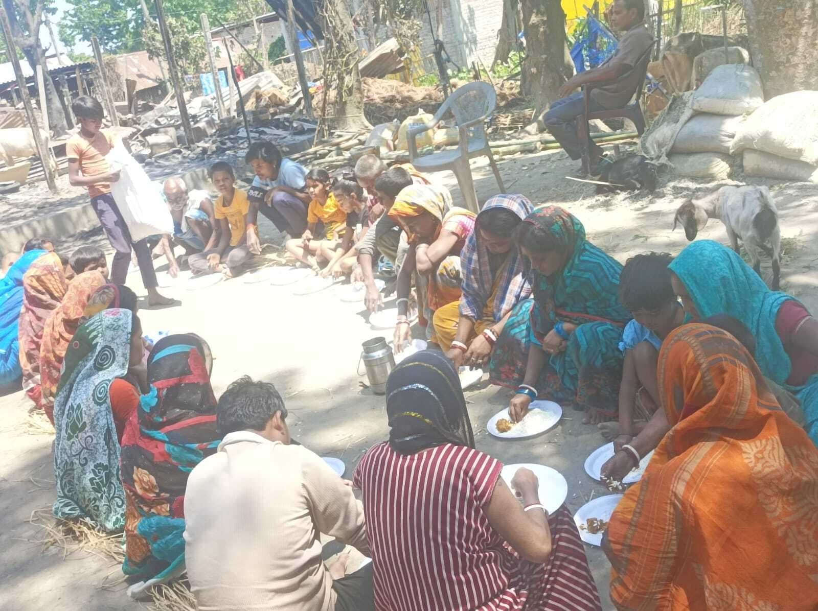 अग्नि पीड़ितों में सामुदायिक किचन चलाने से मिली राहत