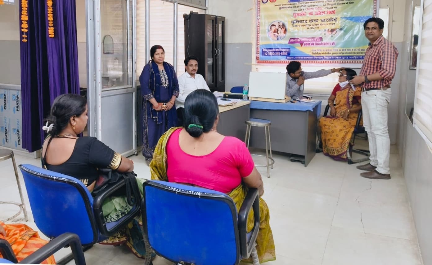 बुनियाद केंद्र बारसोई में निःशुल्क नेत्र जांच शिविर, 305 लोगों की हुई जांच