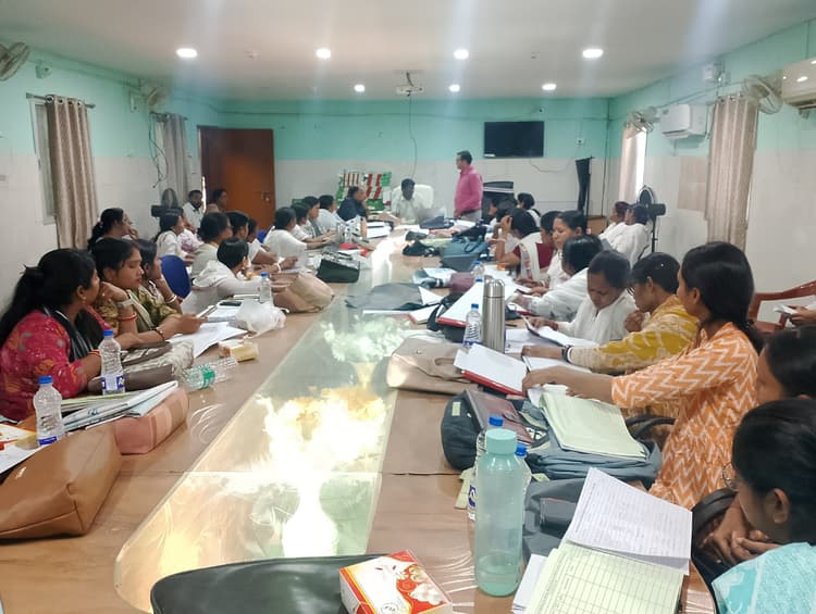 शत-प्रतिशत लोगों की टीबी स्क्रीनिंग करें एएनएम : डॉ ब्रजकिशोर