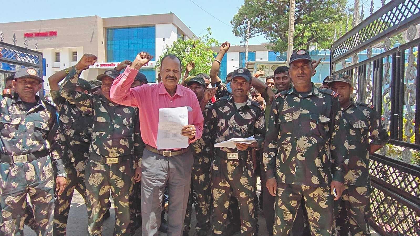 सदर अस्पताल प्रबंधक व निजी सुरक्षाकर्मी आमने-सामने, बढ़ रहा विवाद