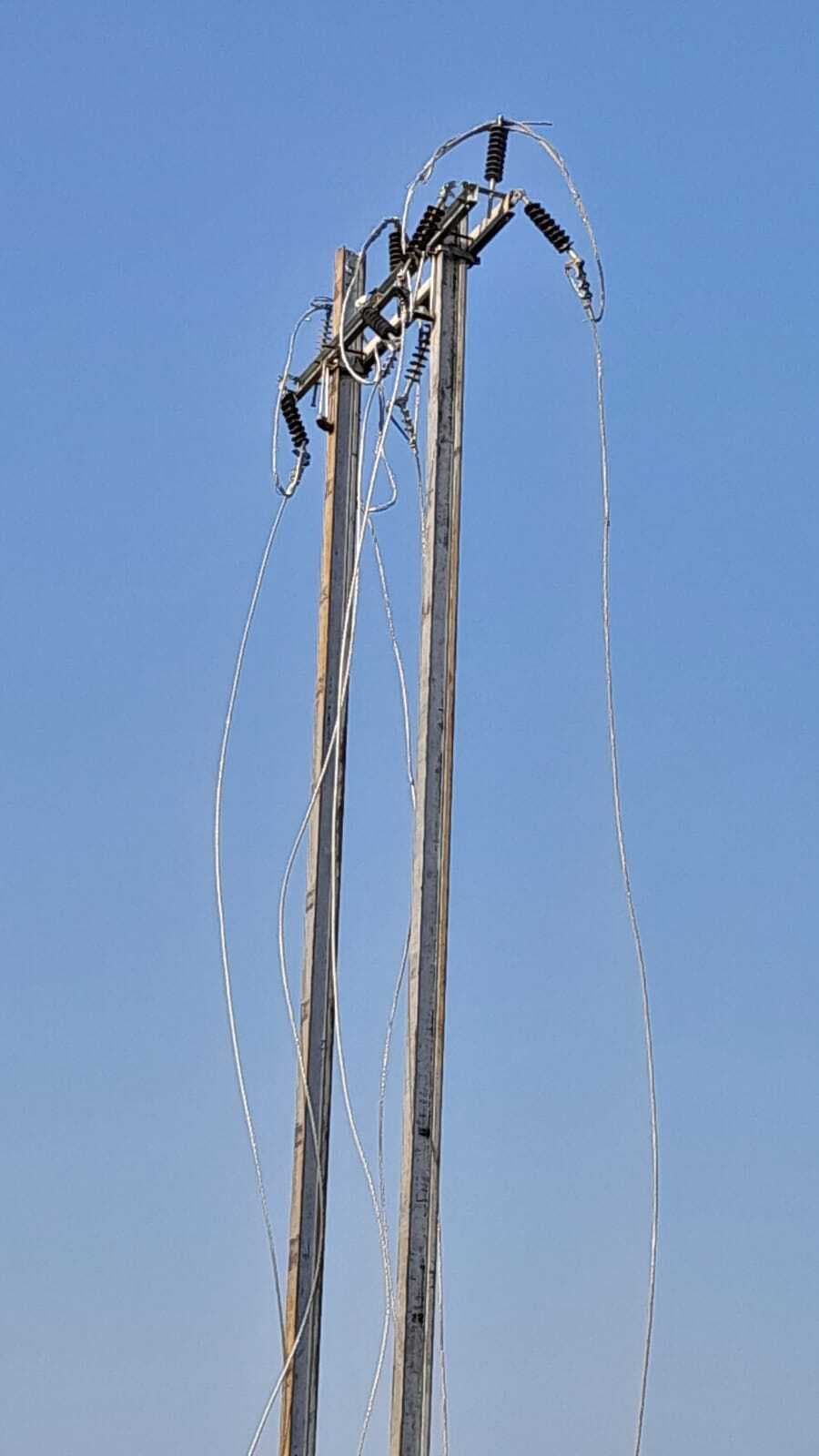 चितरा : 33 हजार वोल्ट के बिजली तार की चोरी, 12 पोल से काट ले गये चोर, लगभग चार लाख की क्षति