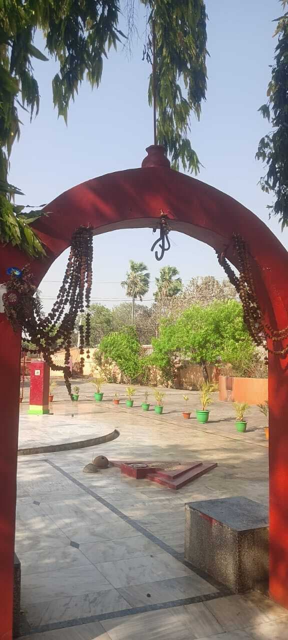 चोरों ने मंदिर से चुराए घंटे, श्रद्धालुओं में नाराजगी