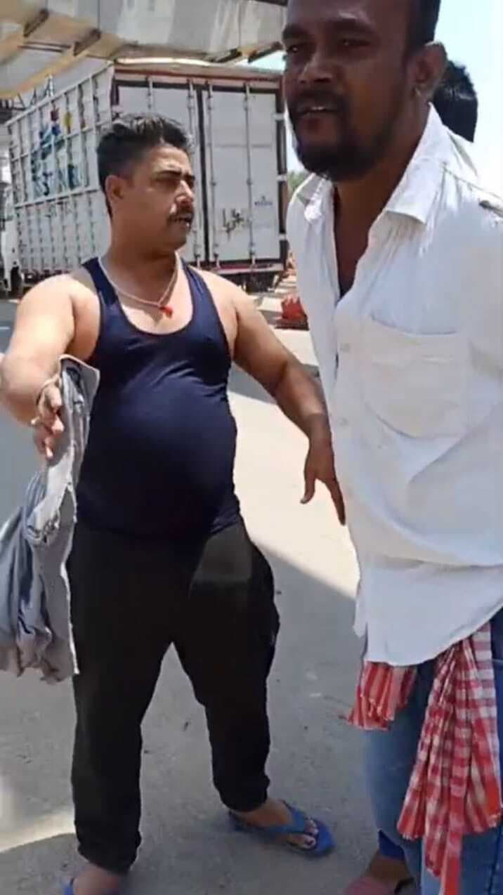 Jamshedpur News : एनएच : रिजर्व बस में बैठाने से मना किया, तो युवकों ने कार में की तोड़फोड़ व मारपीट