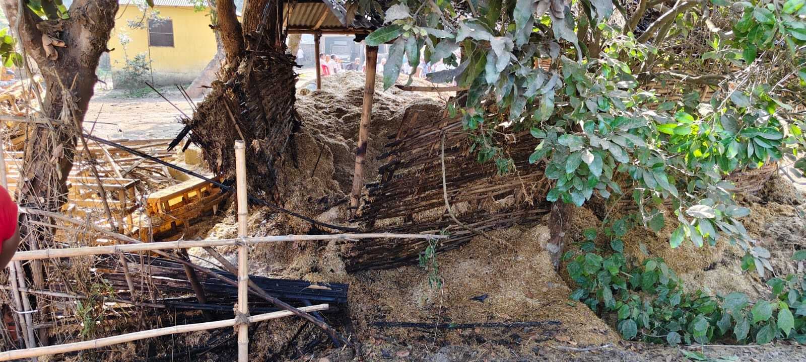 भूसा घर में लगी आग, 50 हजार का नुकसान