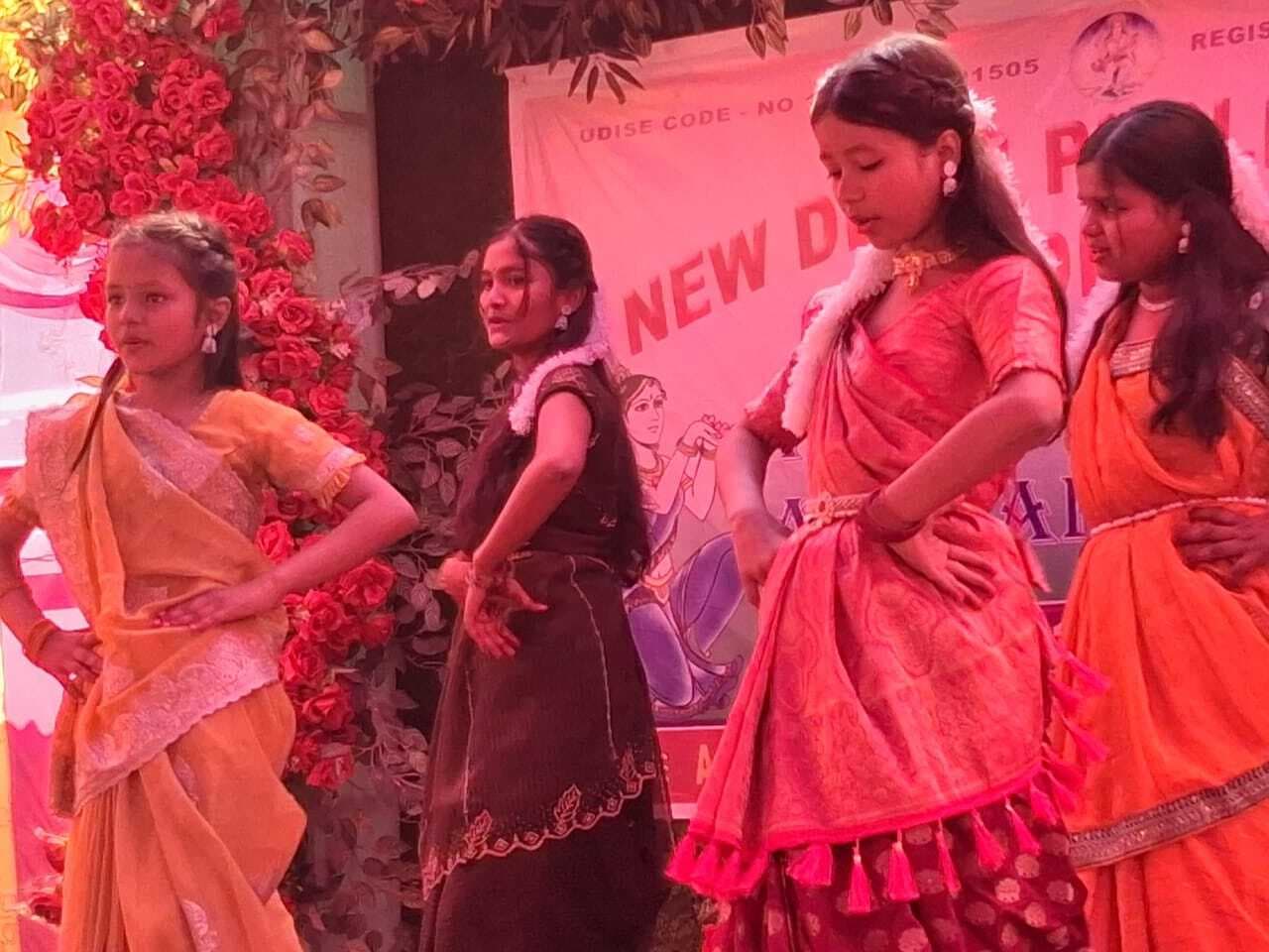 वार्षिकोत्सव में बेहतर प्रदर्शन करने वाले छात्र सम्मानित