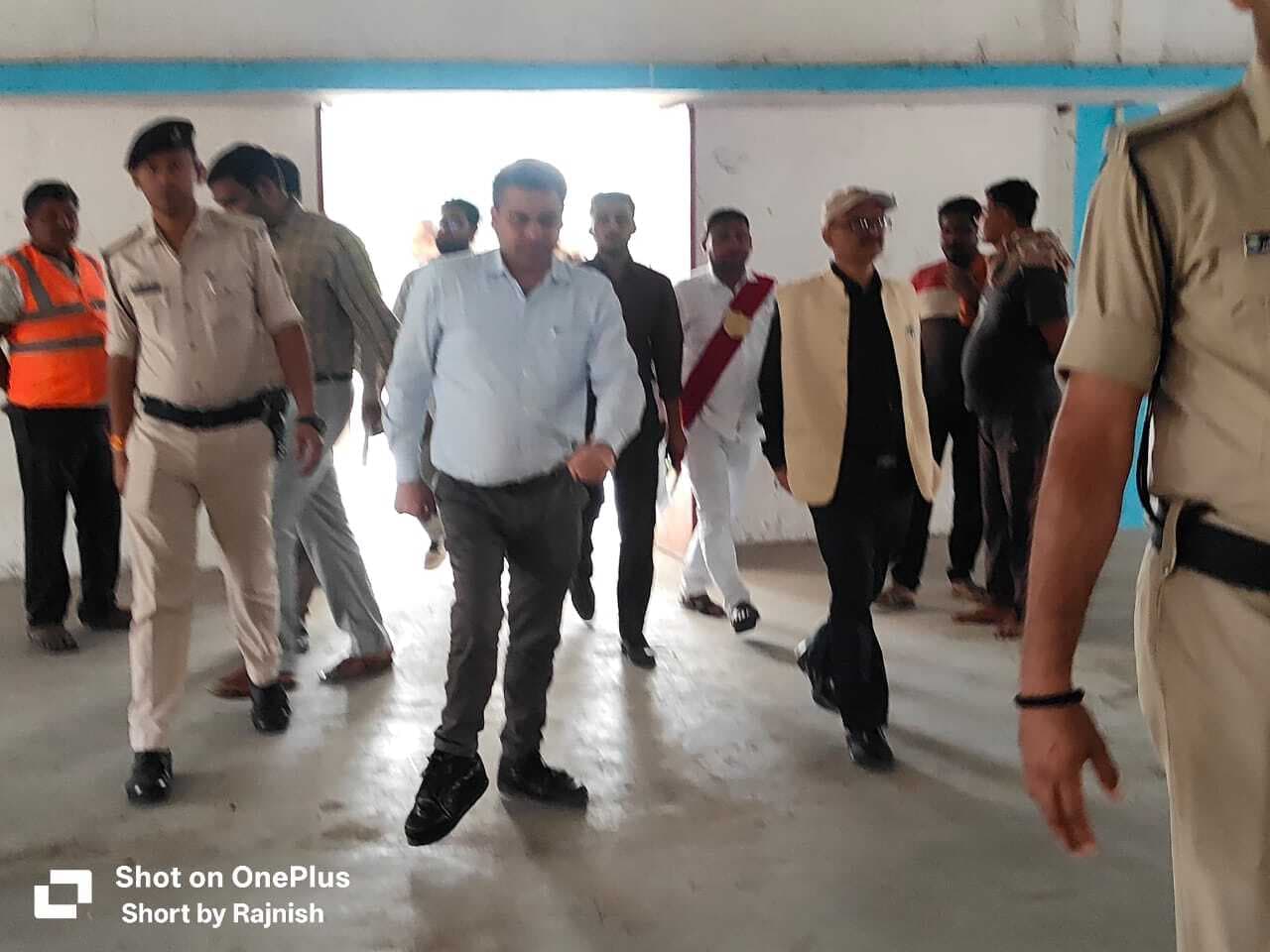 डीएम ने रेशना व सुखासन में बाढ़ आश्रय स्थल का किया निरीक्षण