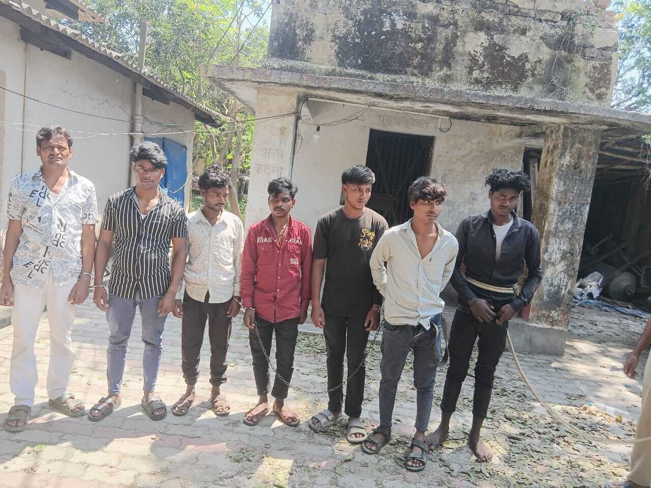 सात शराबियों को किया गया गिरफ्तार