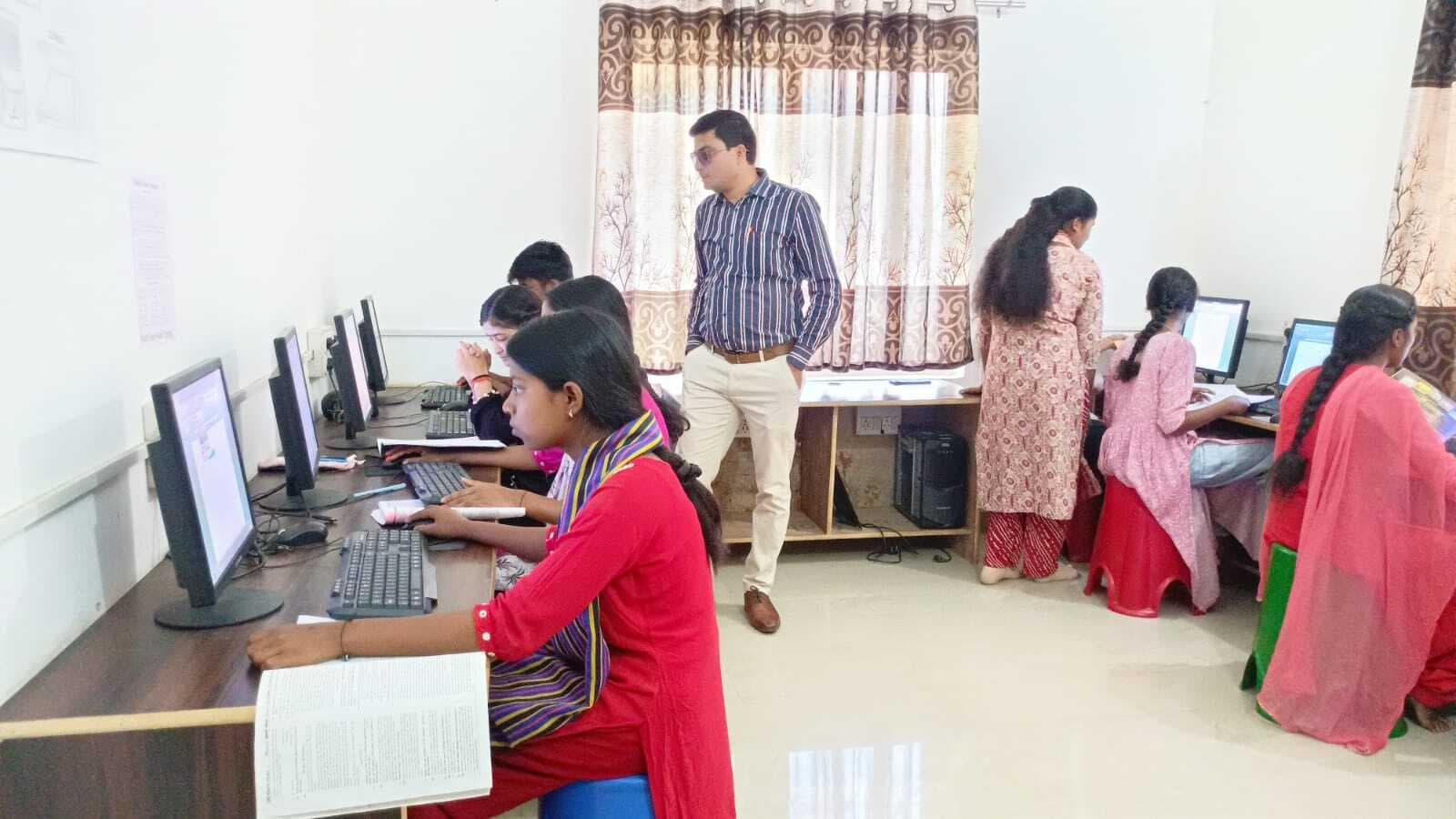 विद्यार्थियों की ली गयी मूल्यांकन परीक्षा