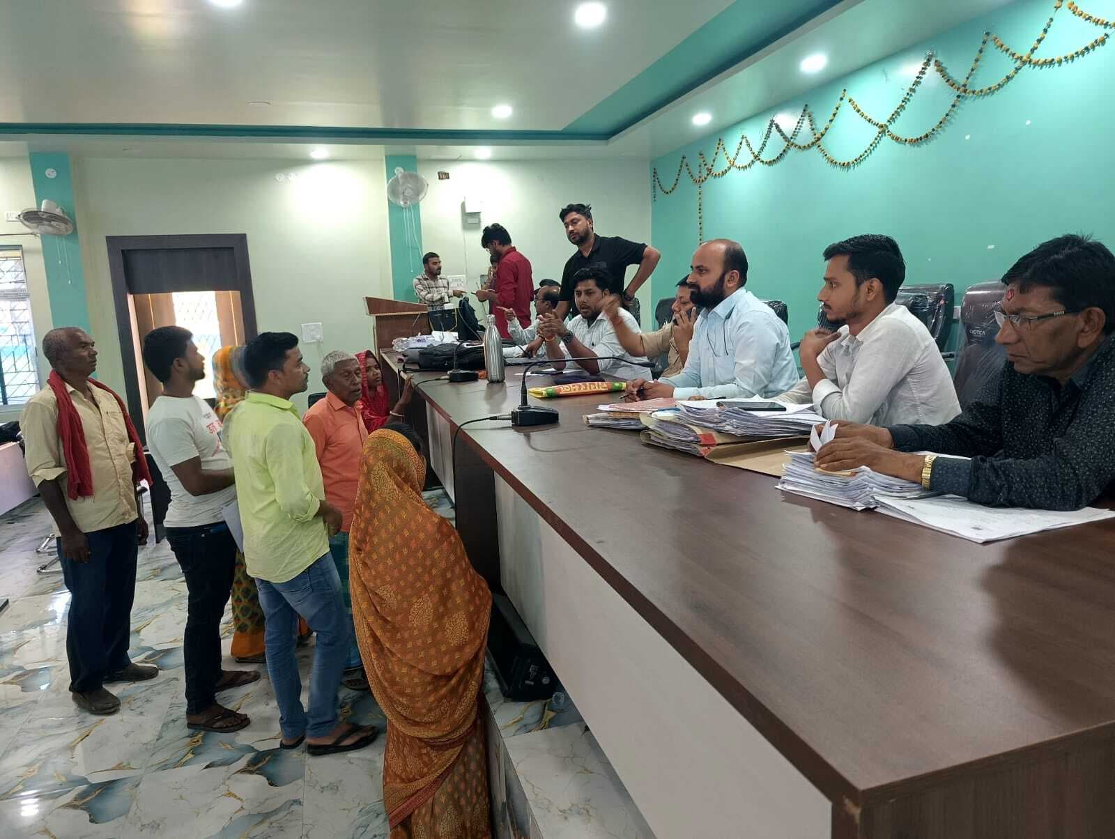 प्रभारी सीओ की मौजूदगी में लगा जनता दरबार