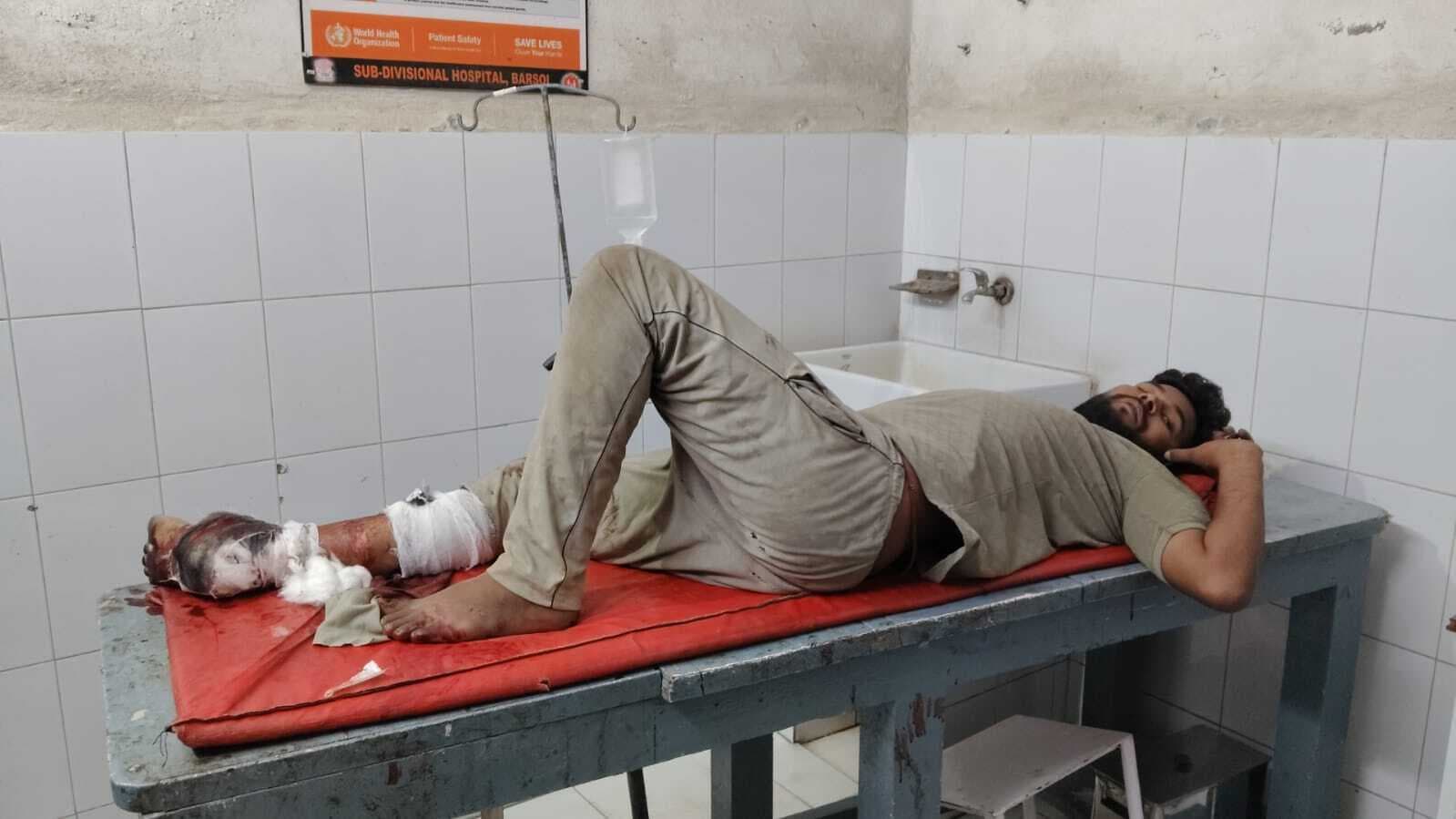 एसएच-98 पर भीषण टक्कर, बालू लदा ट्रक चकनाचूर