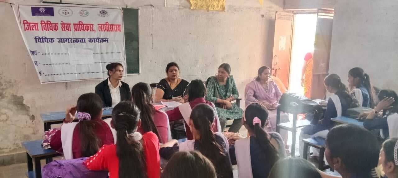 श्री दुर्गा बालिका विद्यालय में छात्राओं को मिली कानूनी जानकारी