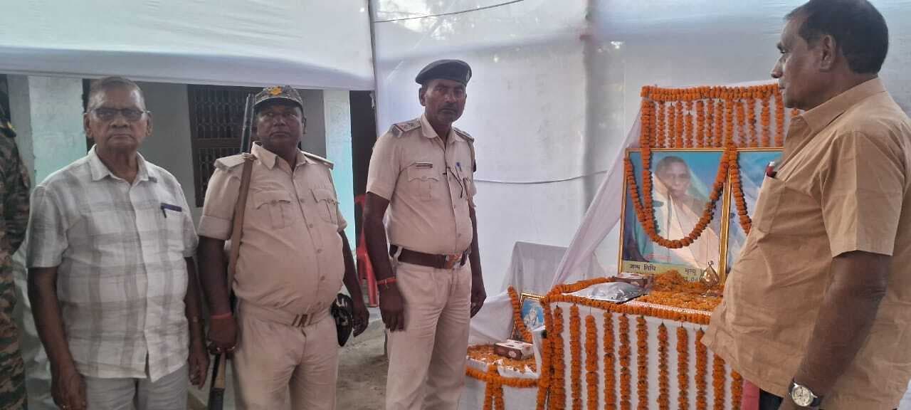 शहीद इंस्पेक्टर की मनायी पांचवीं पुण्यतिथि