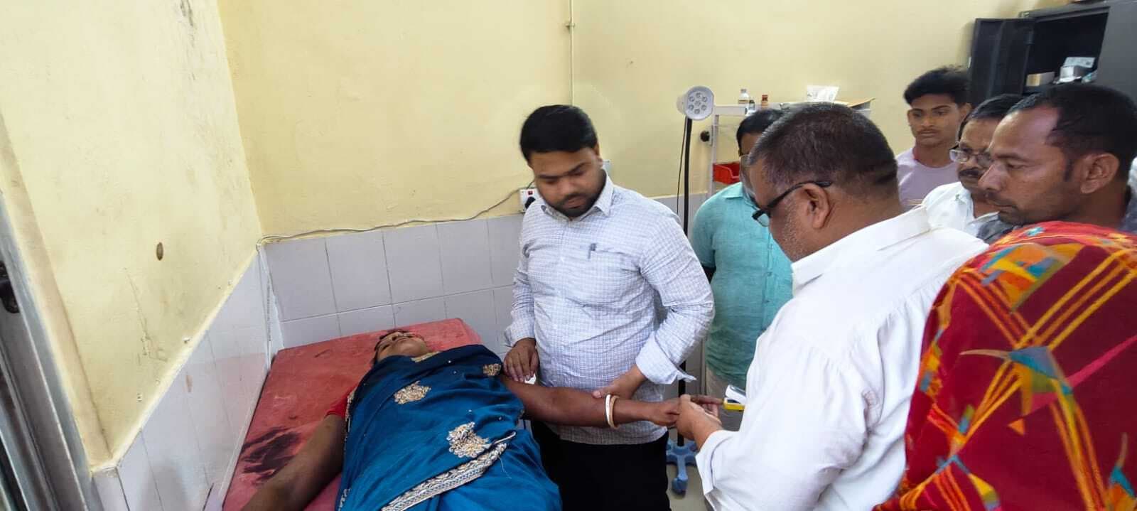 सड़क पार कर रही दो महिलाओं को बाइक ने मारी टक्कर, गंभीर