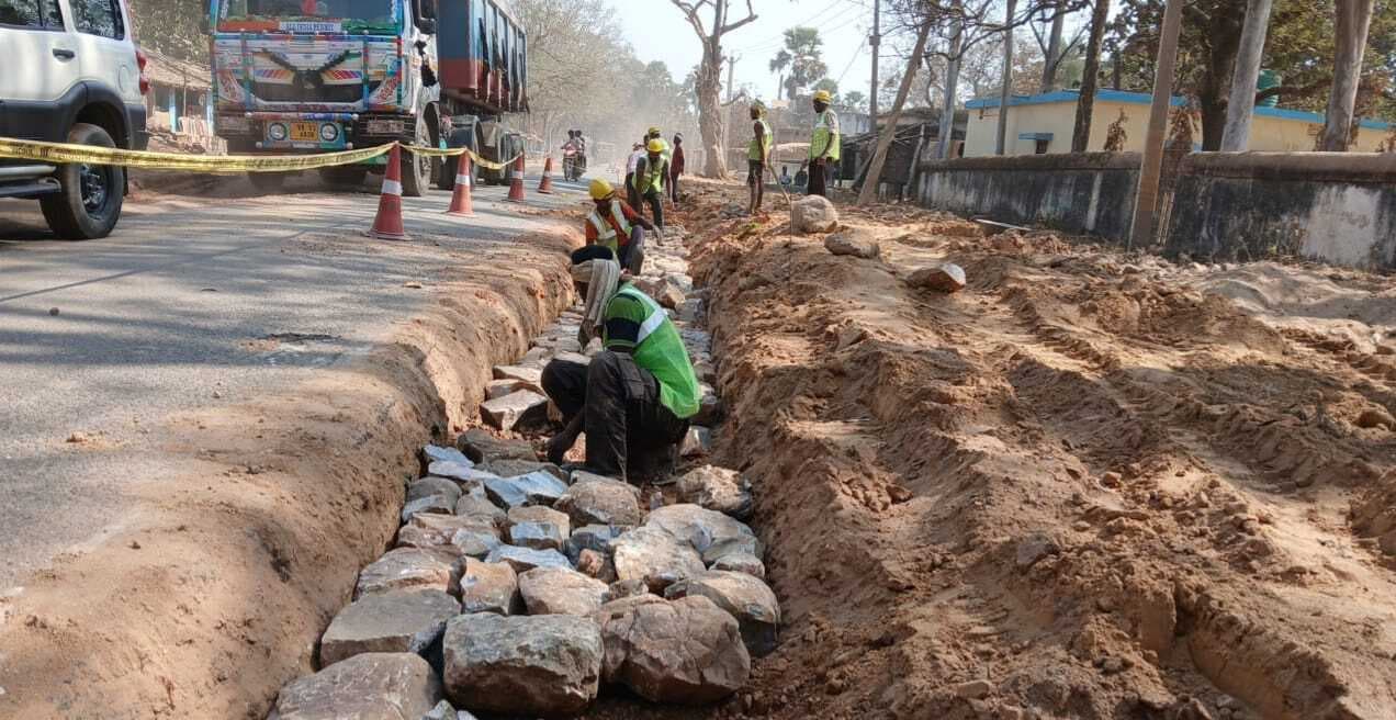 गंगटा-जमुई मुख्य मार्ग में पांच घंटे तक वाहनों का परिचालन रहा बंद